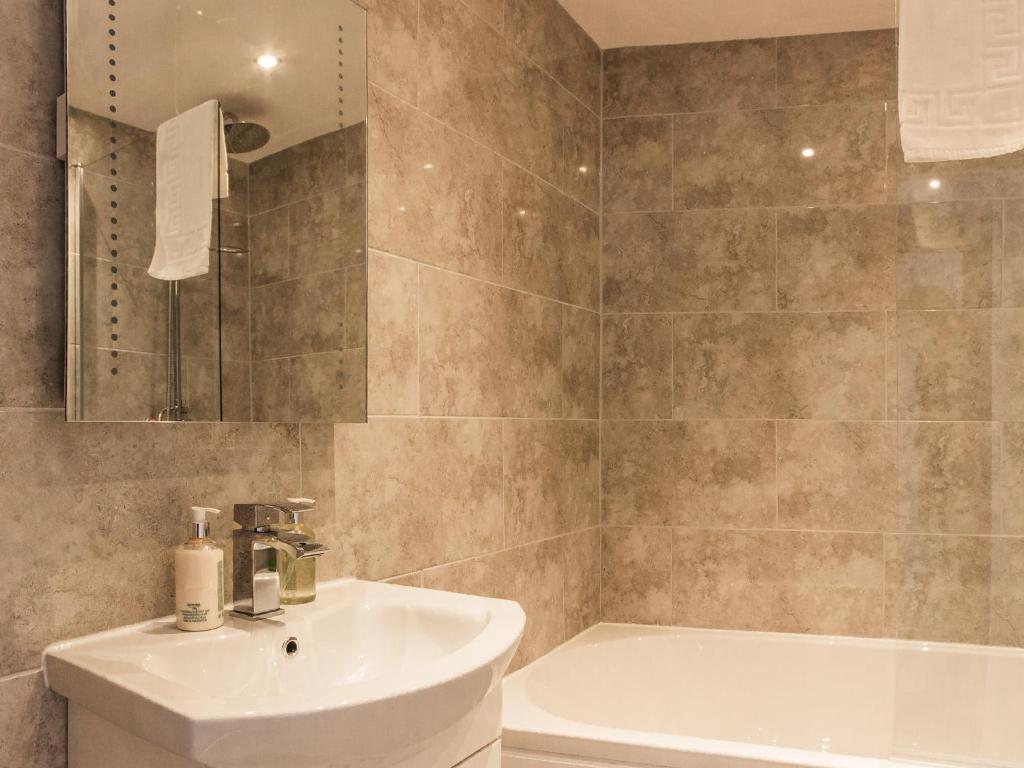 White Lion Hotel - Superior Double Room