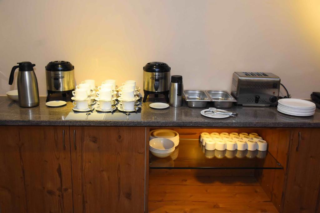 Příslušenství pro přípravu čaje a kávy v ubytování HOTEL KEK GRAND PARK