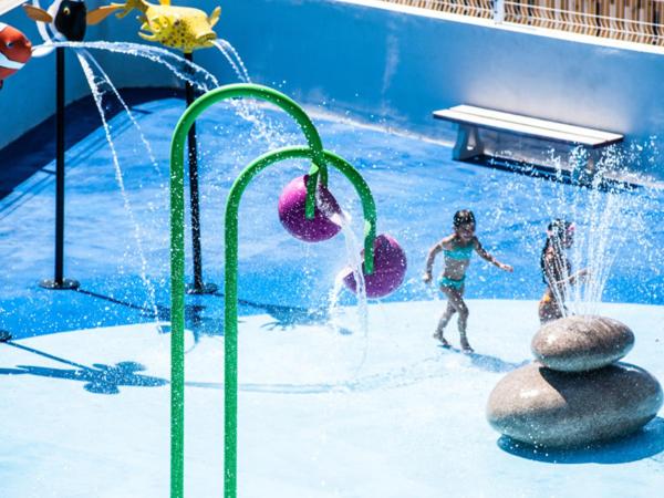 Bazén v ubytování Oh! Campings La Brise nebo v jeho okolí