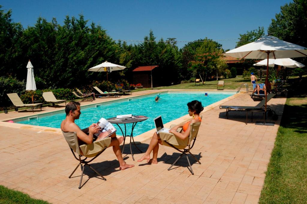 Basen w obiekcie Agriturismo Il Giardino Dei Ciliegi lub w pobliżu
