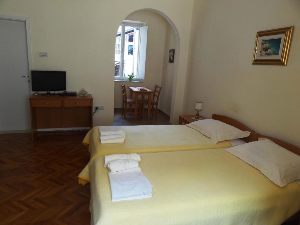 Heart of the City Apartments - 2