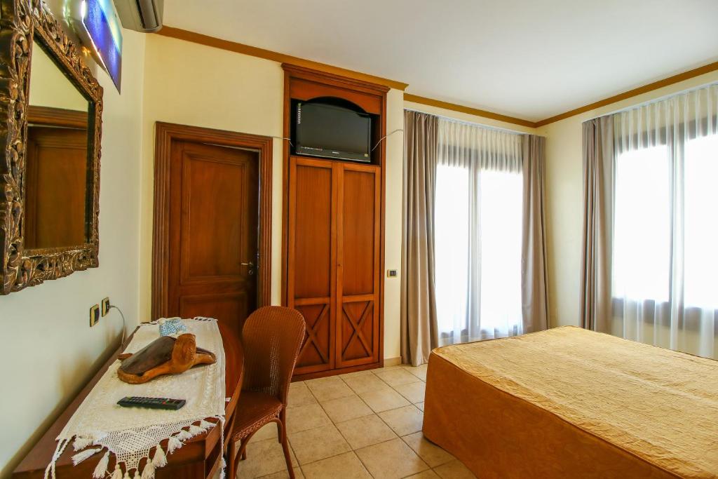 Posteľ alebo postele v izbe v ubytovaní Hotel Il Faro Della Guitgia Tommasino