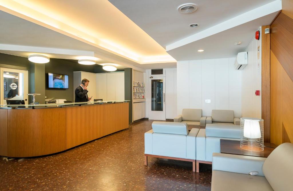 TV a/nebo společenská místnost v ubytování Hotel Restaurant Sant Pol