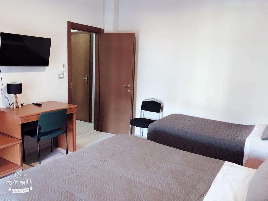 TV a/nebo společenská místnost v ubytování Hotel Frejus