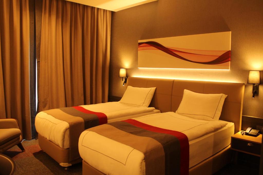 Ramada By Wyndham Tire - Chambre Jumelle De Luxe - Non-fumeurs