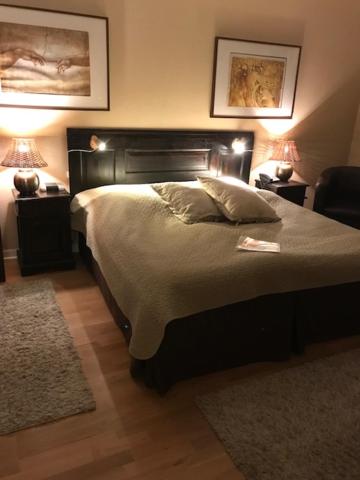 A bed or beds in a room at Hotel Lilton