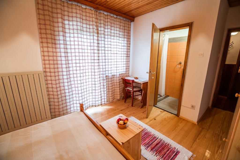 Postel nebo postele na pokoji v ubytování Farm Stay Žagar