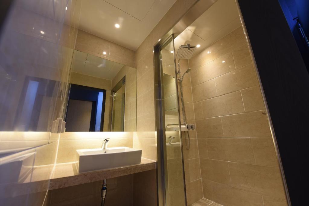 Koupelna v ubytování Geoje Artnouveau Suite Hotel