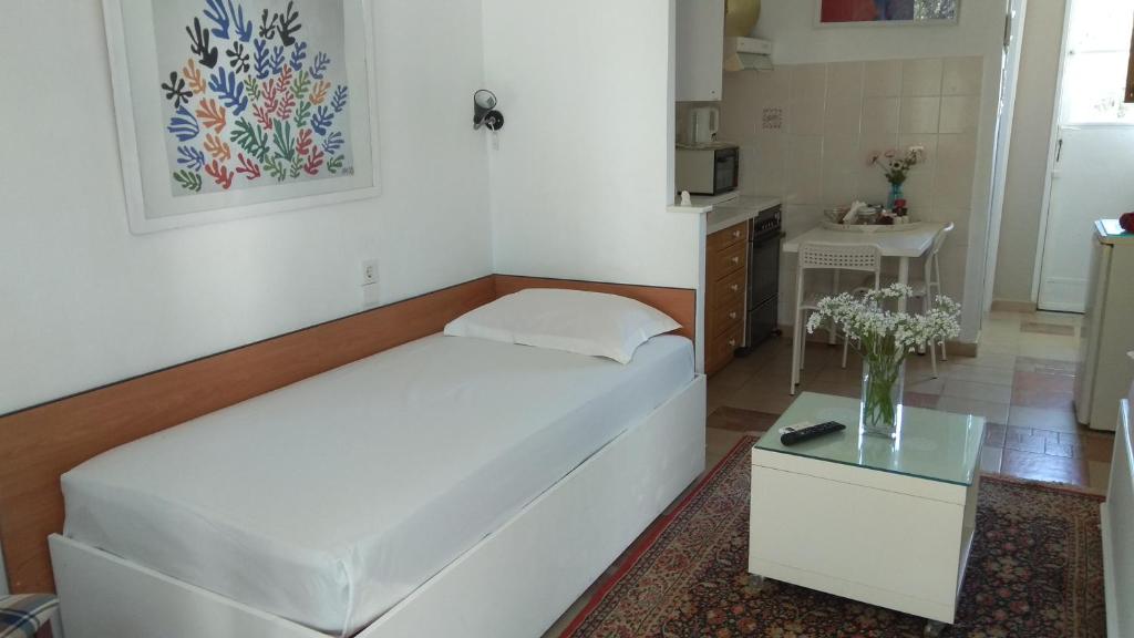 Postel nebo postele na pokoji v ubytování Casa Martina 1 SPATA 10min Athens airport