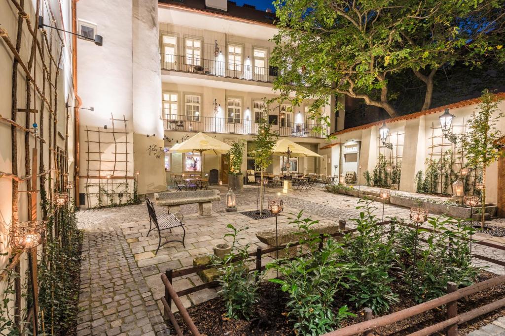 MOOo by the Castle - Resim 9