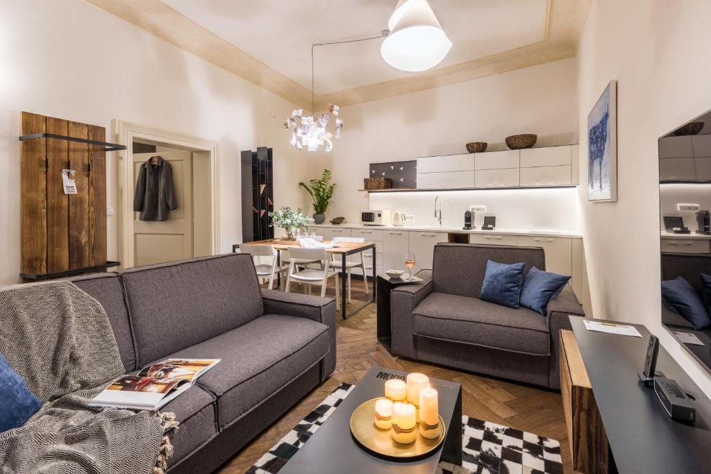 MOOo by the Castle - 19