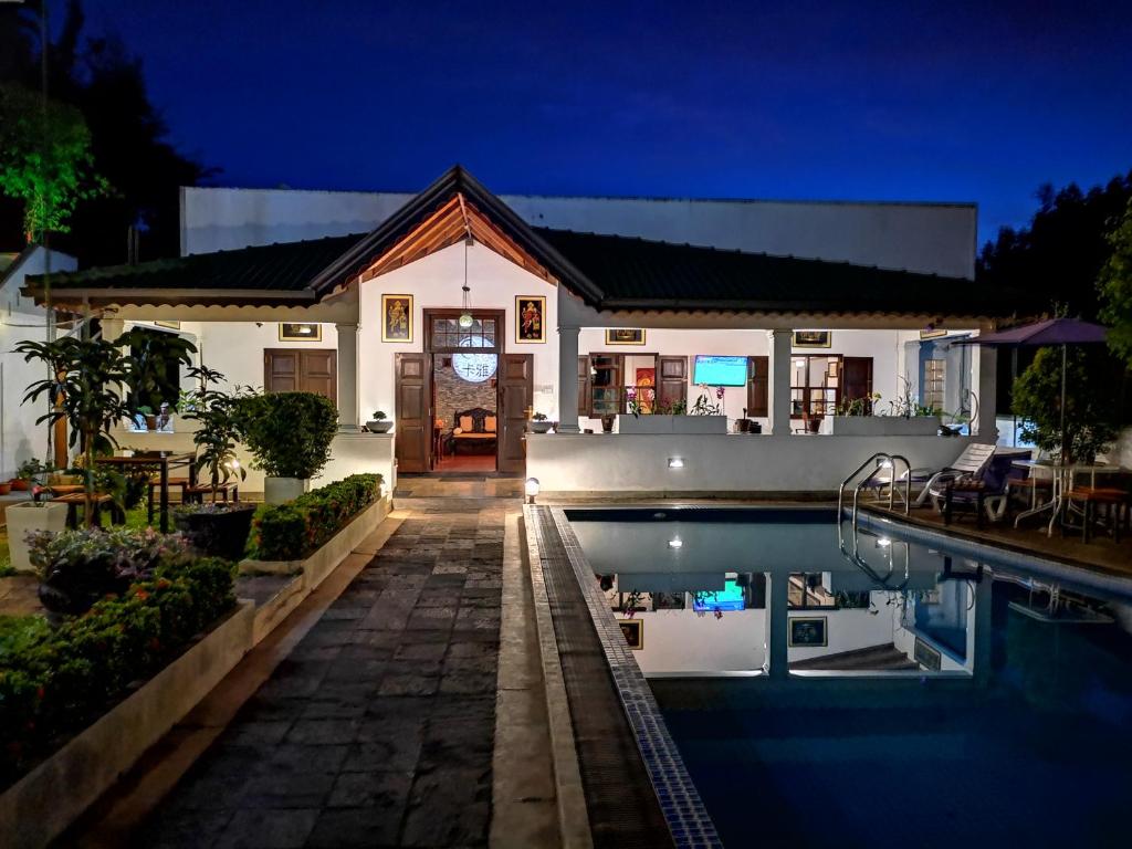 Bazén v ubytování Kaya Residence Kandy nebo v jeho okolí