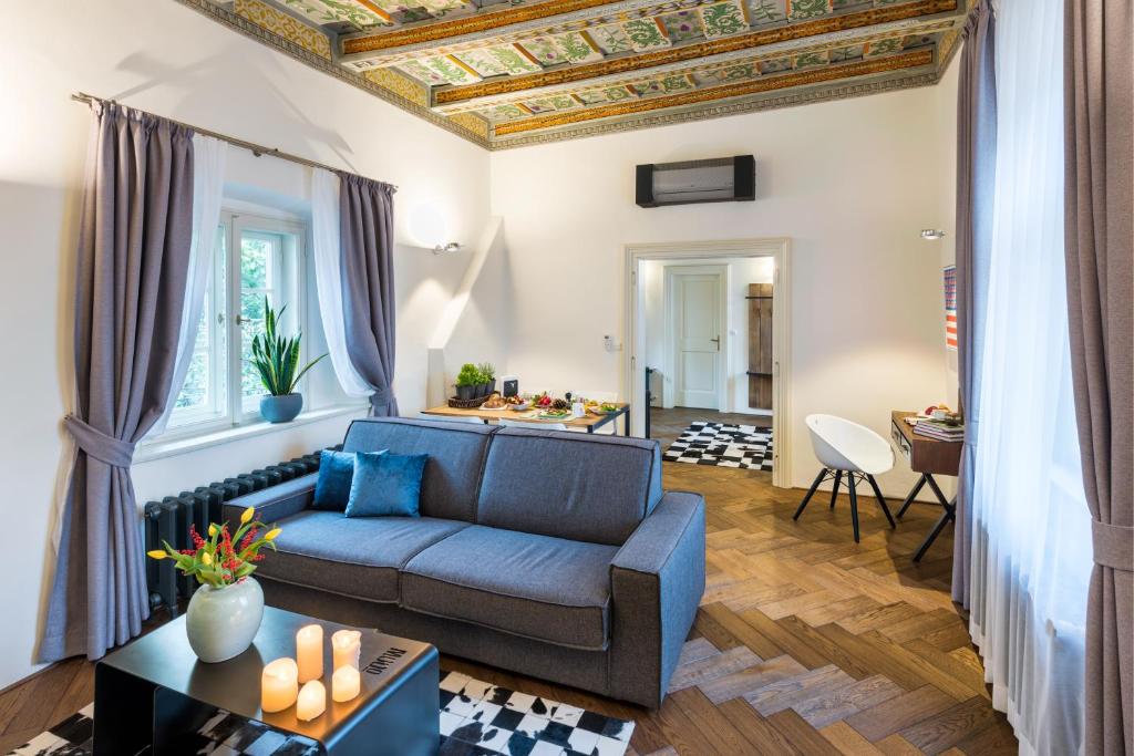 MOOo by the Castle - 10