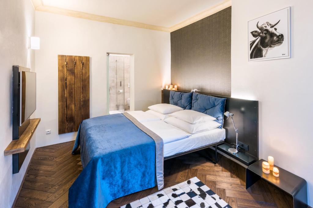 MOOo by the Castle - 17