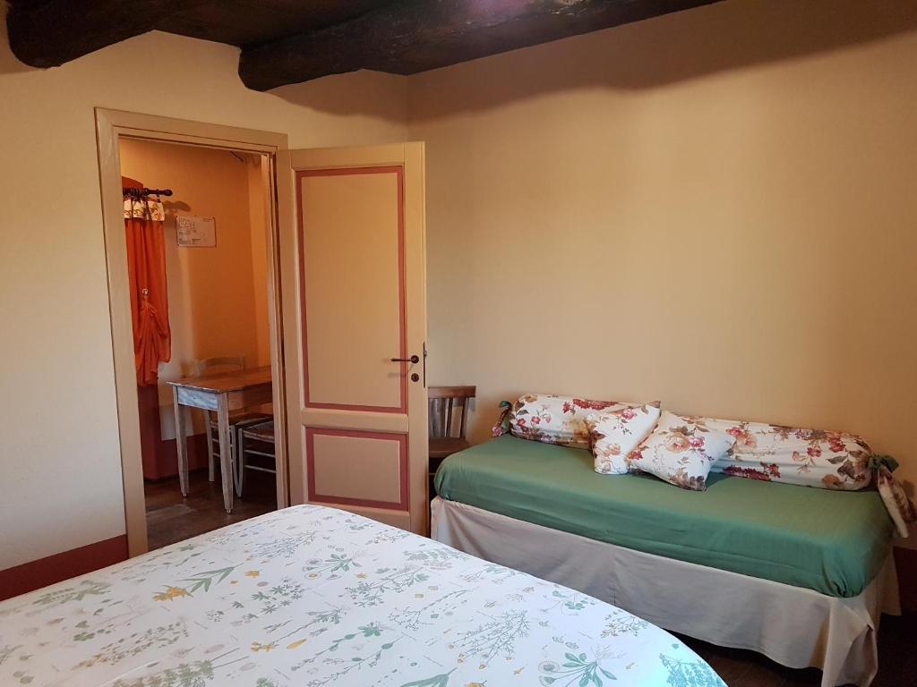 Postel nebo postele na pokoji v ubytování B&B La Cascina di Monia e Mario