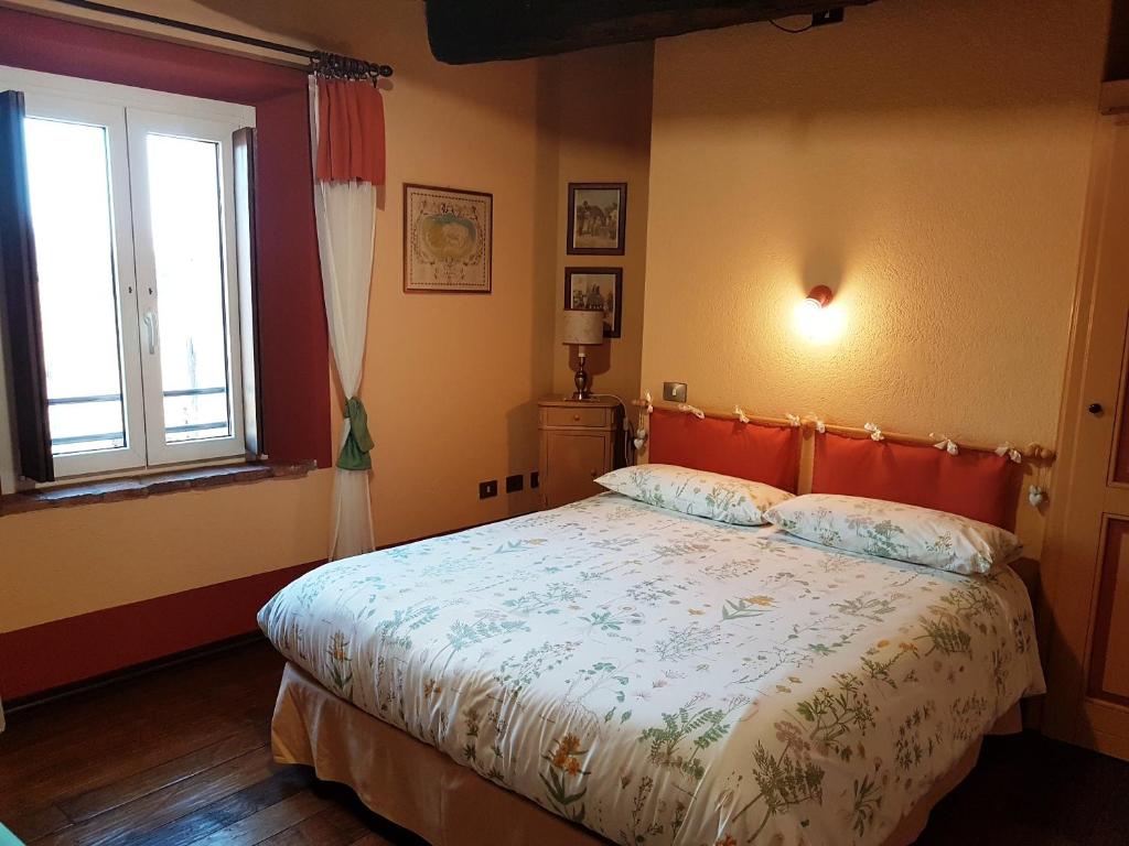Postel nebo postele na pokoji v ubytování B&B La Cascina di Monia e Mario