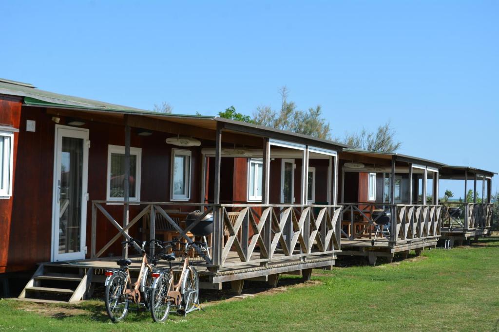 a row of houses with bikes parked outside of them at Camping Village Capalonga in Bibione