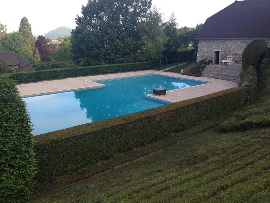 a swimming pool in the middle of a yard at le havre de paix in Annecy