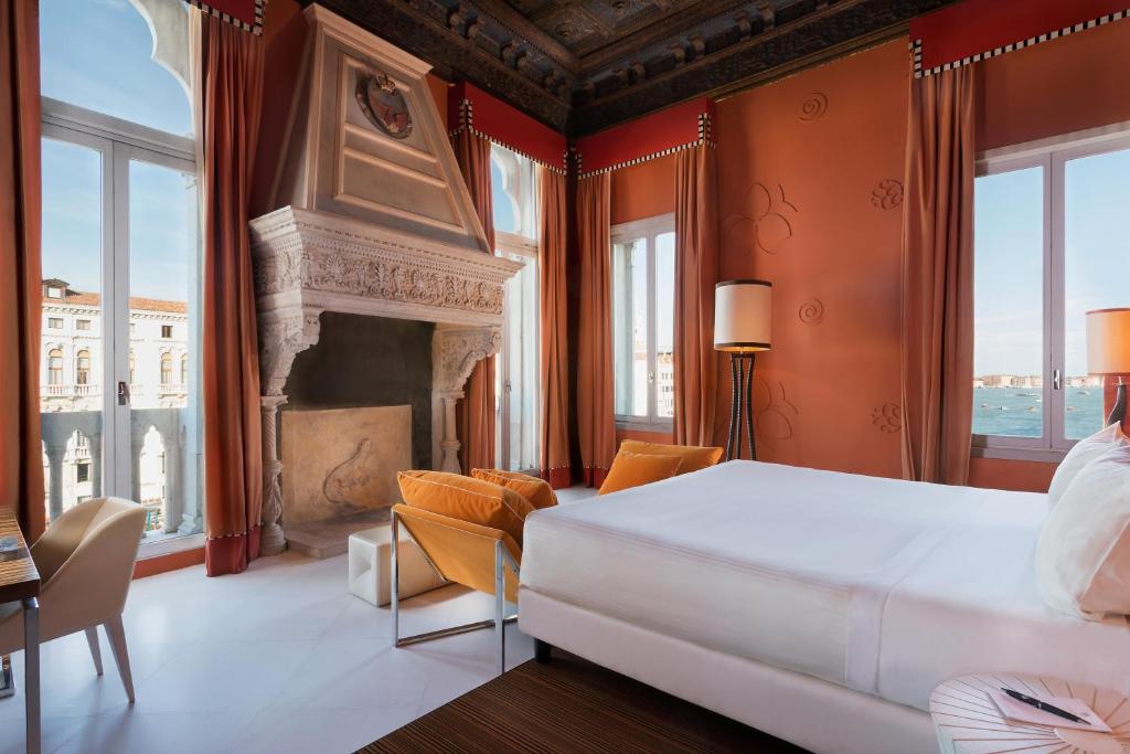 Postel nebo postele na pokoji v ubytování Sina Centurion Palace