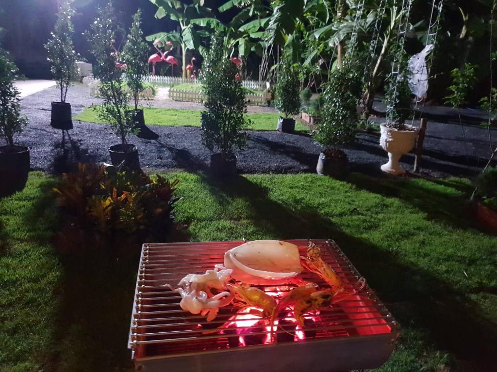 Gril dostupný pro hosty v hotelu