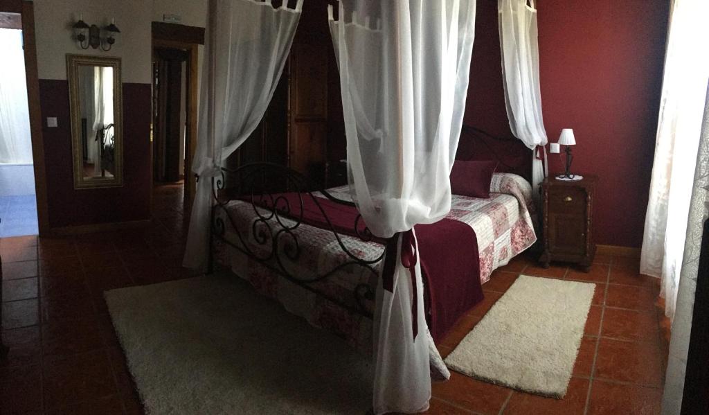 Posteľ alebo postele v izbe v ubytovaní Hotel Rural Posada El Trenti de Corona