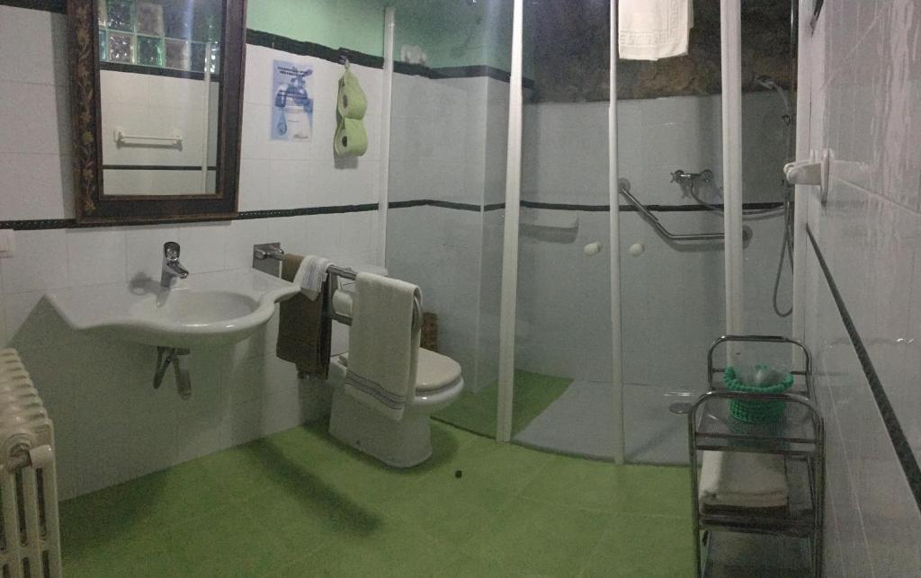 Kúpeľňa v ubytovaní Hotel Rural Posada El Trenti de Corona