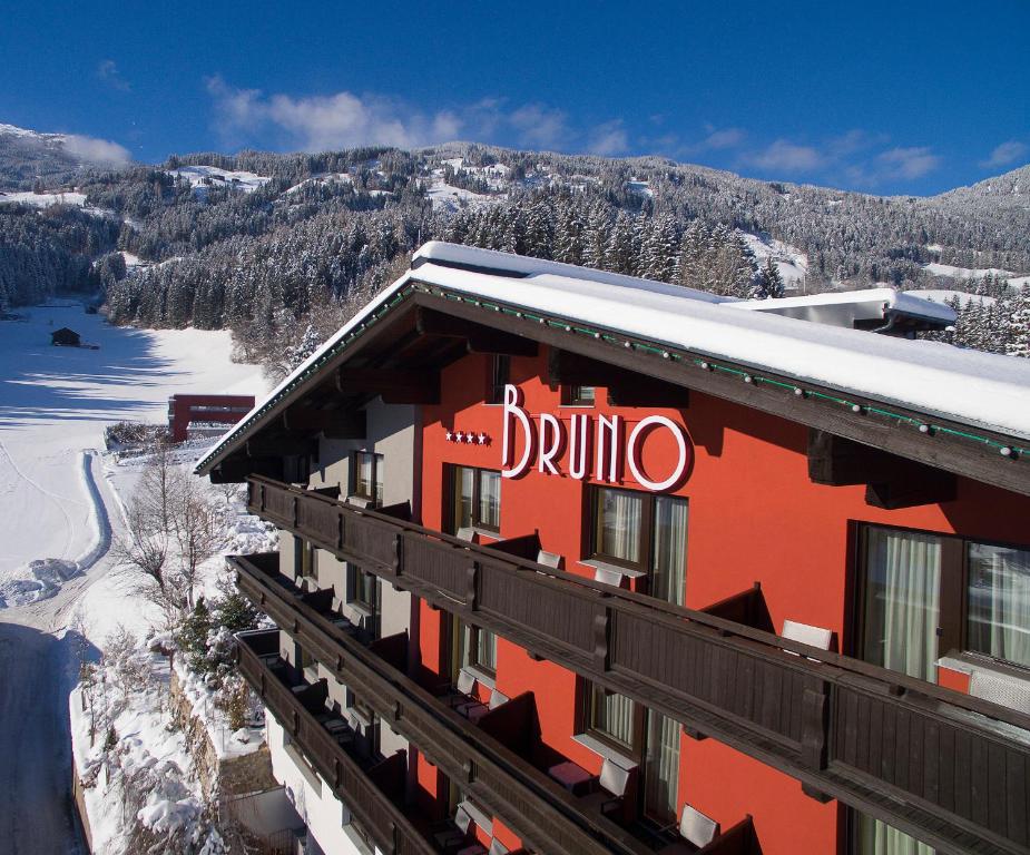 Nespecifikovaný výhled na hory nebo výhled na hory při pohledu z hotelu