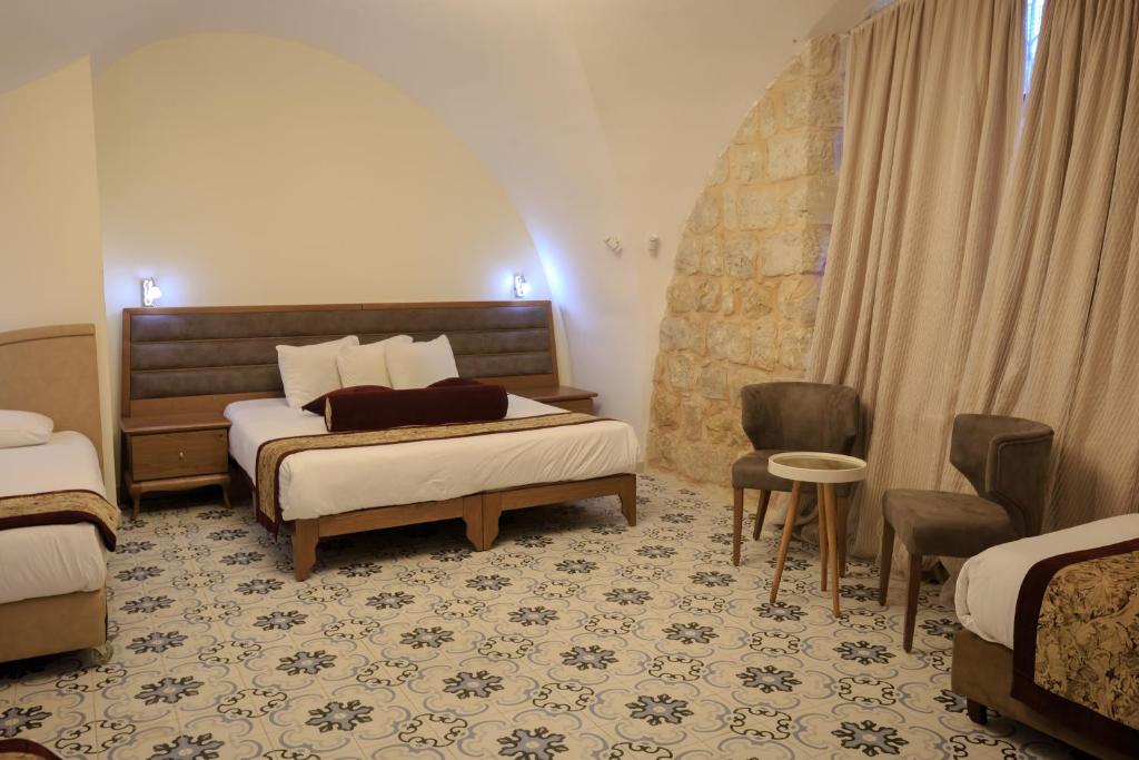 Postel nebo postele na pokoji v ubytování Hashimi Hotel