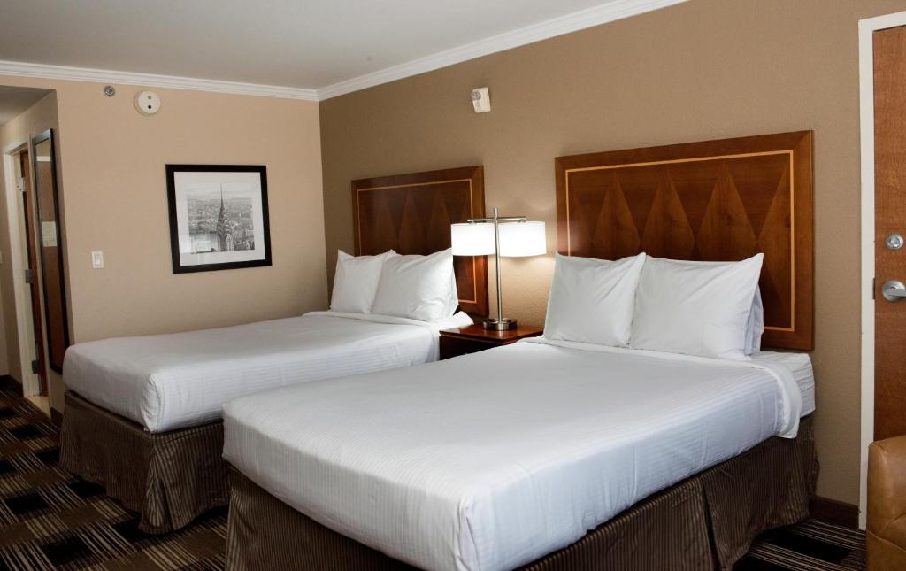 Postel nebo postele na pokoji v ubytování Hotel Executive Suites
