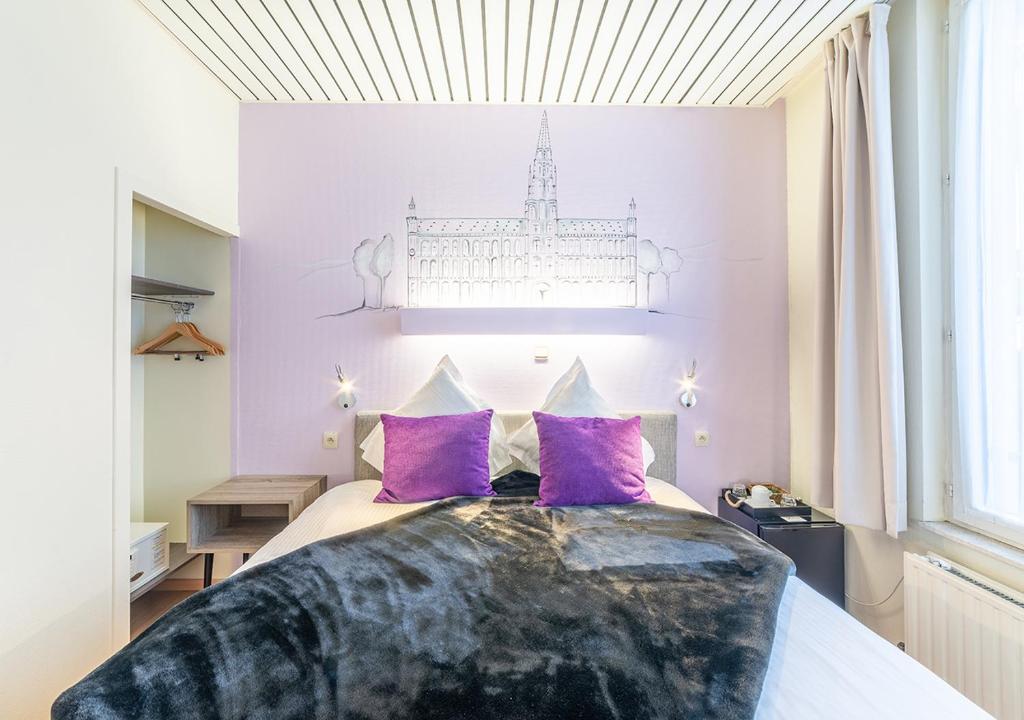 Postel nebo postele na pokoji v ubytování Hotel La Legende