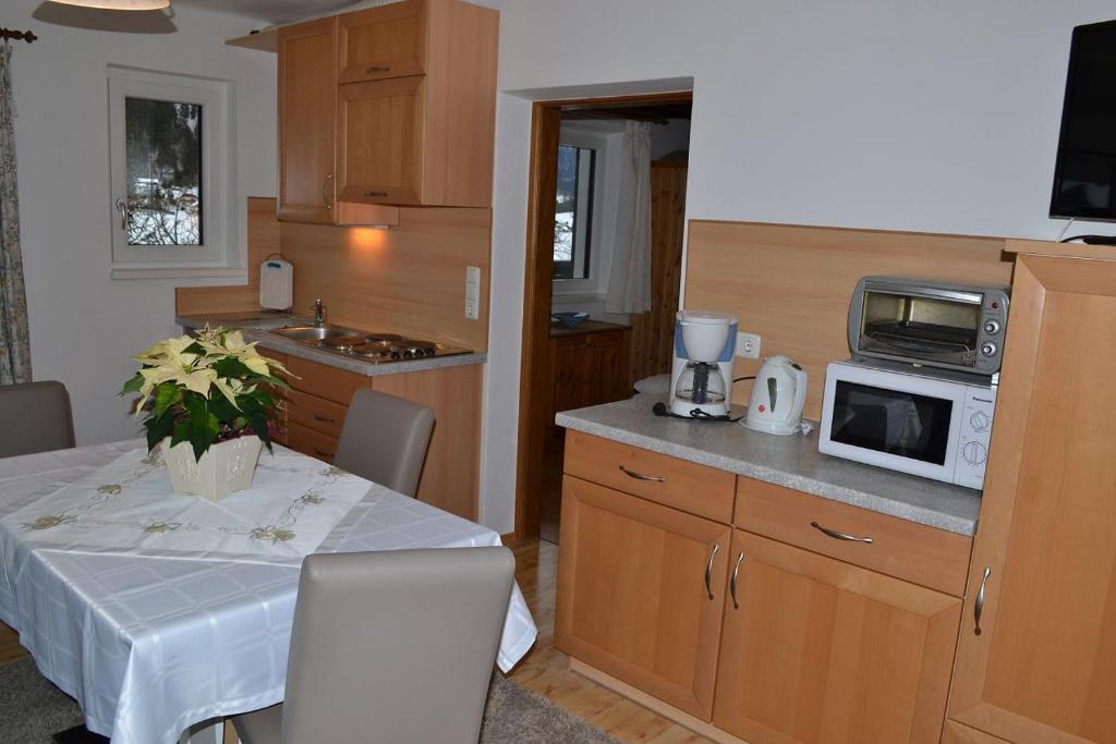 Kuchyň nebo kuchyňský kout v ubytování Appartements Ferienwohnungen Alpenblick