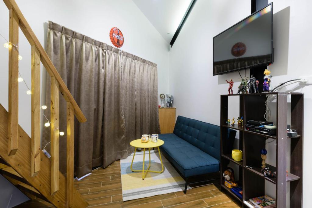 TV a/nebo společenská místnost v ubytování One Attic B&B