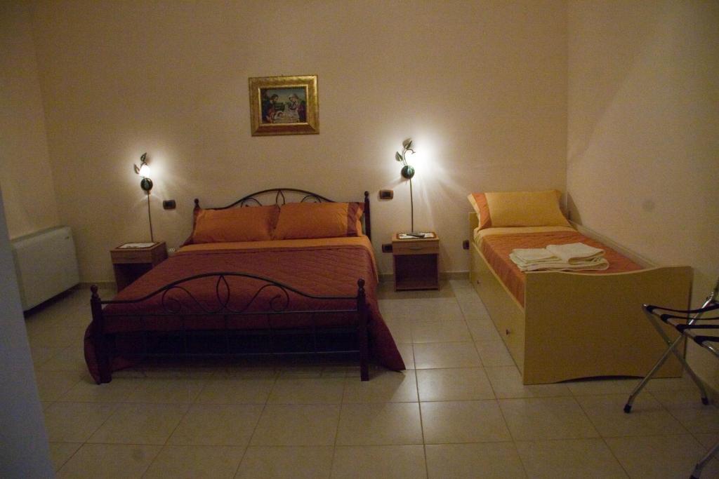 Villa Jolanda & Carmelo - Triple Room With Terrace