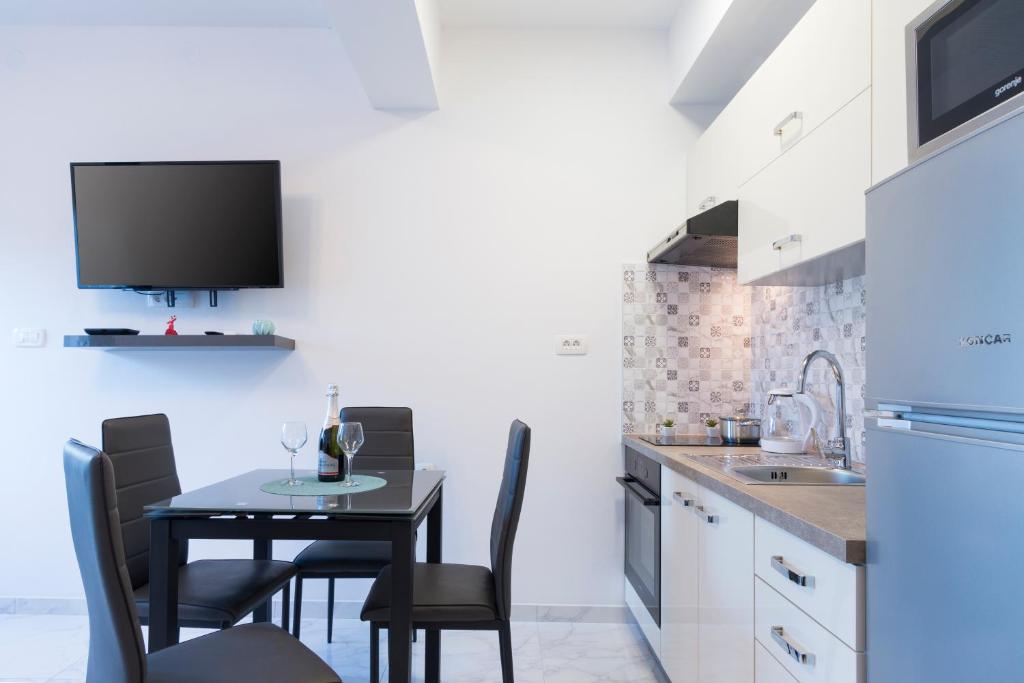 Kuchnia lub aneks kuchenny w obiekcie Apartment Rnjak