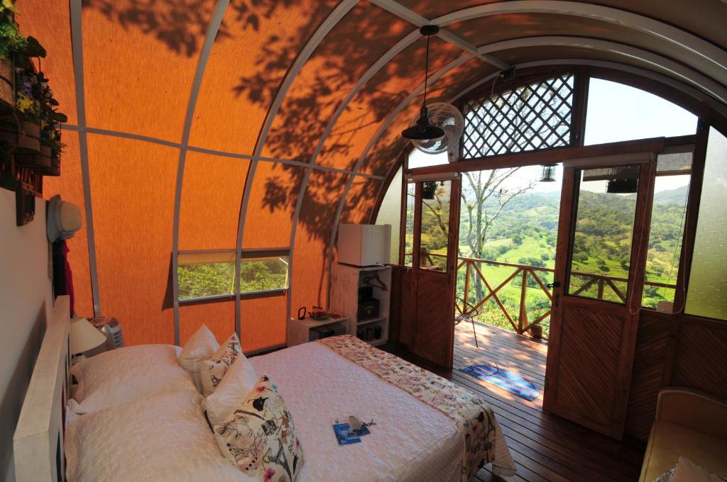 Postel nebo postele na pokoji v ubytování Hotel Casa Ambrosia