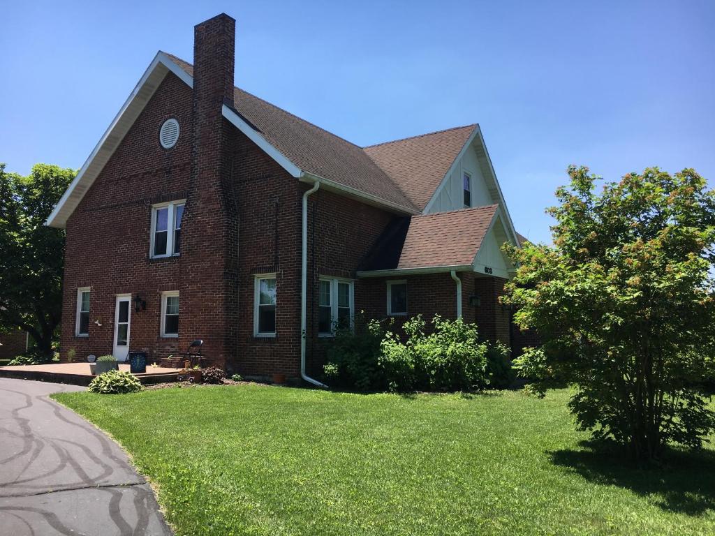 a large brick house with a gambrel roof at Newhouse Family Inn in Lewisville