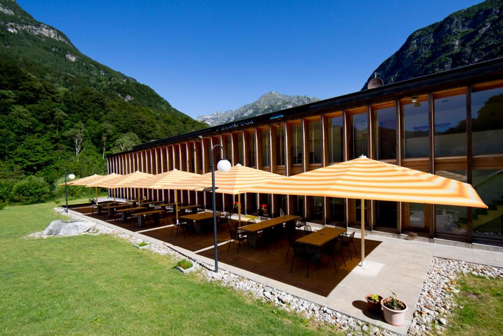 Nespecifikovaný výhled na hory nebo výhled na hory při pohledu z hotelu