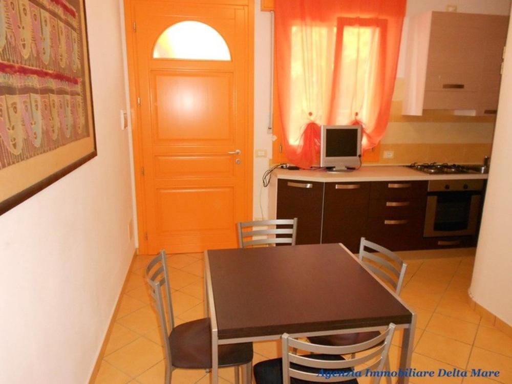 Kuchnia lub aneks kuchenny w obiekcie Apartment in Rosolina Mare 24935