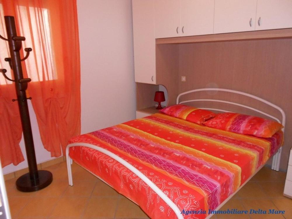 Łóżko lub łóżka w pokoju w obiekcie Apartment in Rosolina Mare 24935