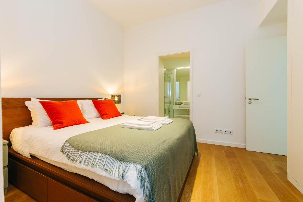 En eller flere senge i et værelse på The Savoy Truffle A Chic Retreat with the Best View