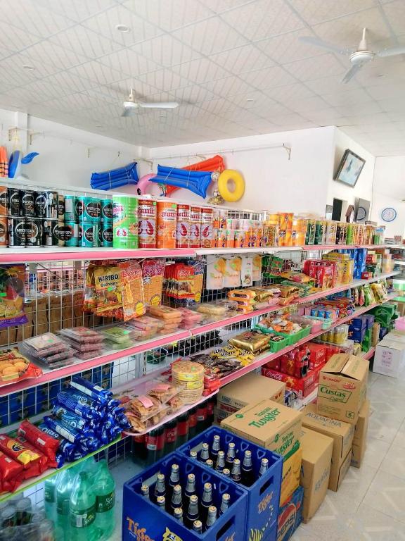 Siêu thị/các cửa hàng khác gần/tại khách sạn