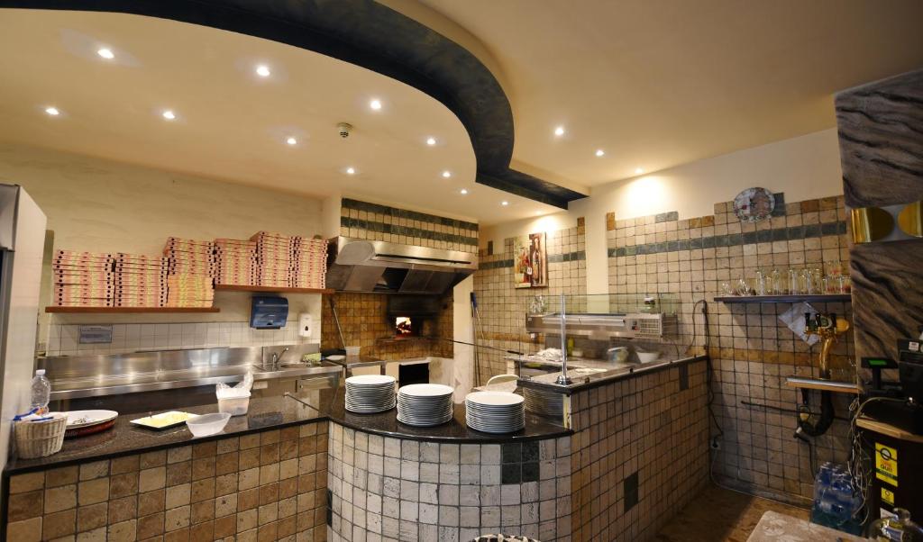Kuchyň nebo kuchyňský kout v ubytování Hotel Al Castello