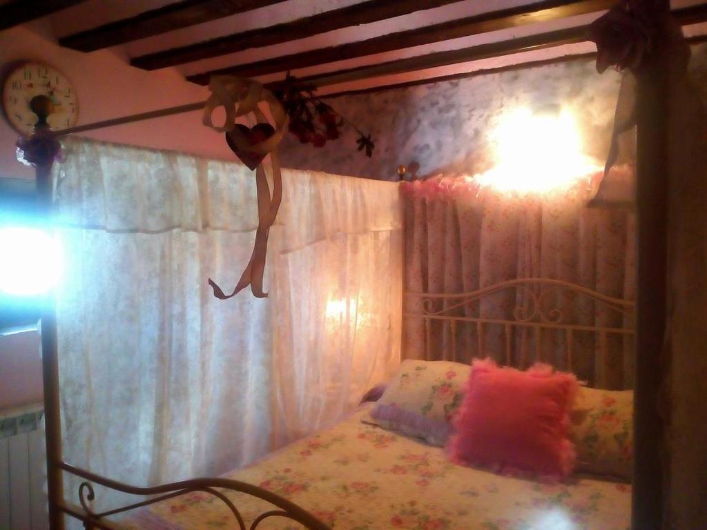 a bedroom with a bed with a canopy at La Quinta del abuelo Félix in Valeria