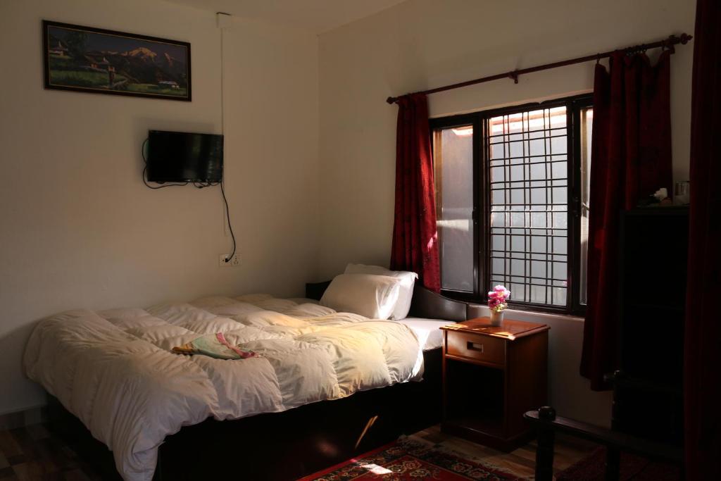 Llit o llits en una habitació de Gurkha Lodge
