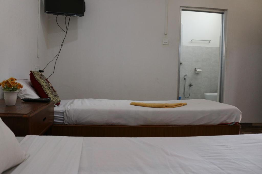 Llit o llits en una habitació de Gurkha Lodge