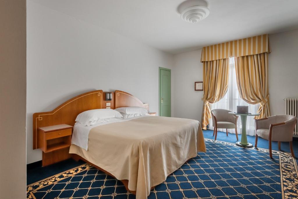 Postel nebo postele na pokoji v ubytování Hotel Terme Venezia