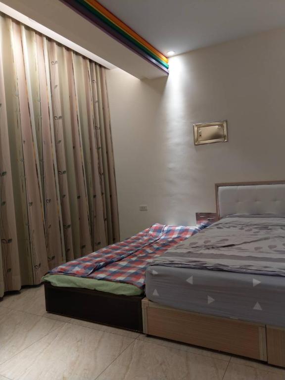 Postel nebo postele na pokoji v ubytování 佳家民宿