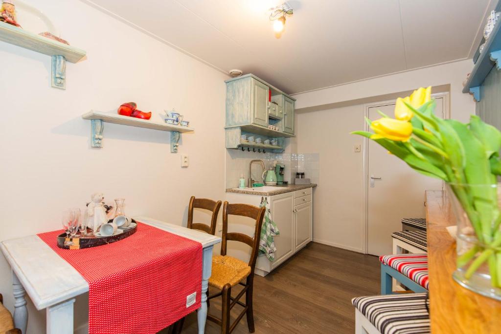 Kuchyň nebo kuchyňský kout v ubytování Bed and Breakfast De Pepersteeg