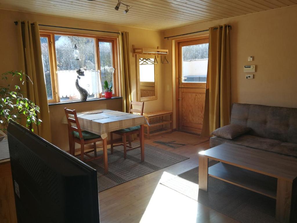 Posezení v ubytování Ferienwohnung "Eifelstueffje"
