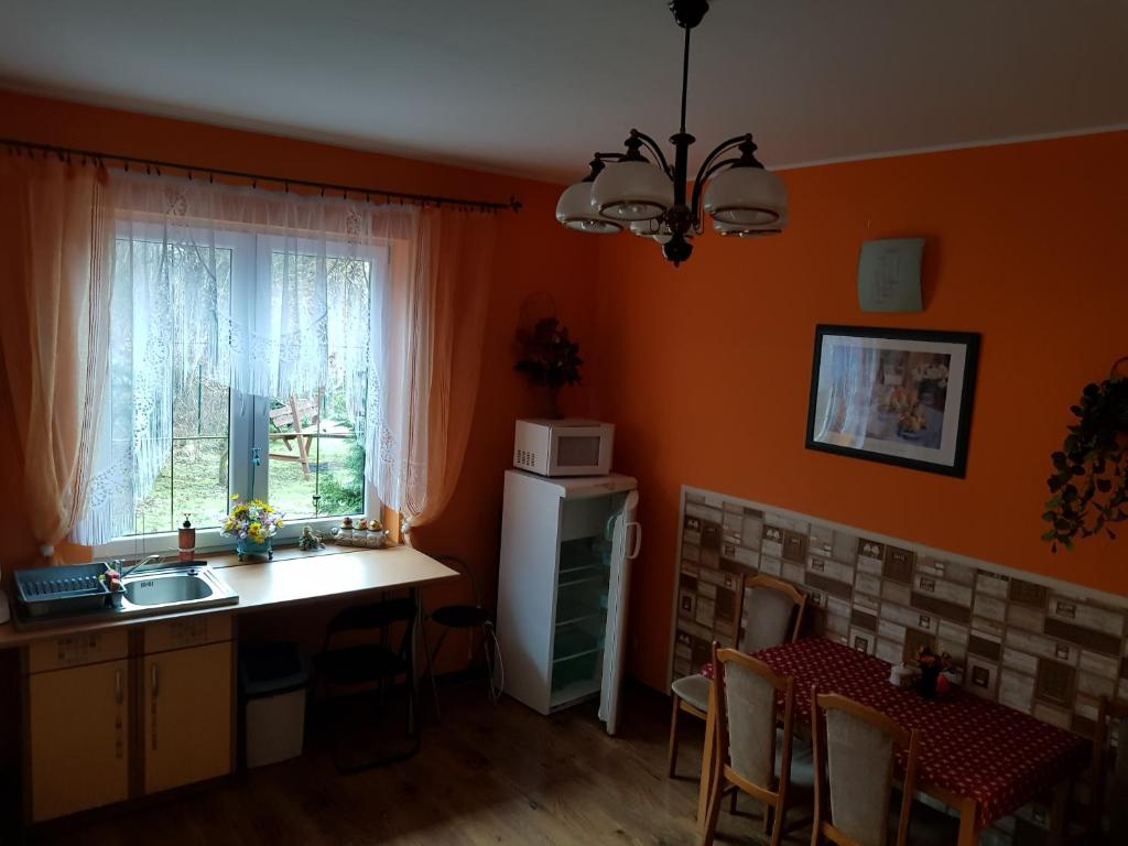 Kuchyňa alebo kuchynka v ubytovaní Wynajem Pokoi Willa Pod Lasem